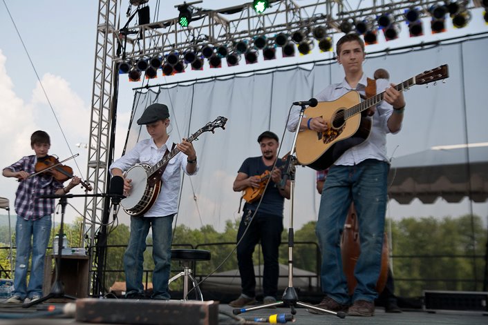 Sleepy Man Banjo Boys Debut at #3 on Billboard