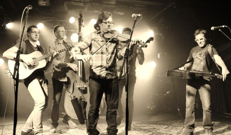 Infamous Stringdusters to Perform During Retailer Summer Market