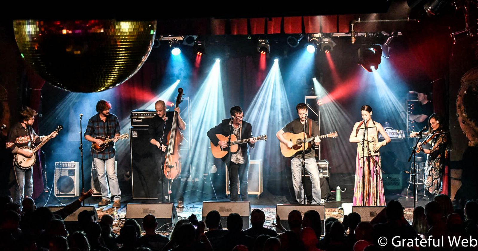 Bonnie Paine and Bridget Law with members of YMSB, Leftover Salmon and Larry Keel