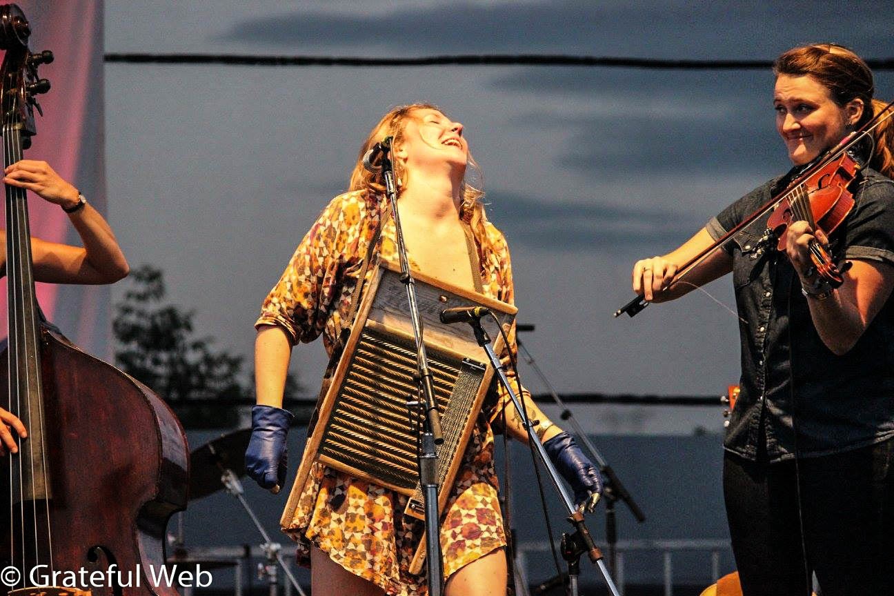 Della Mae