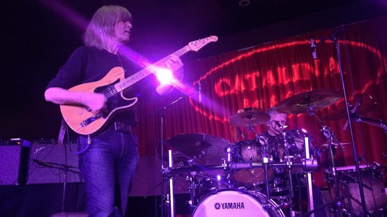 Mike Stern Band To Headline the 7th Les Paul Festival