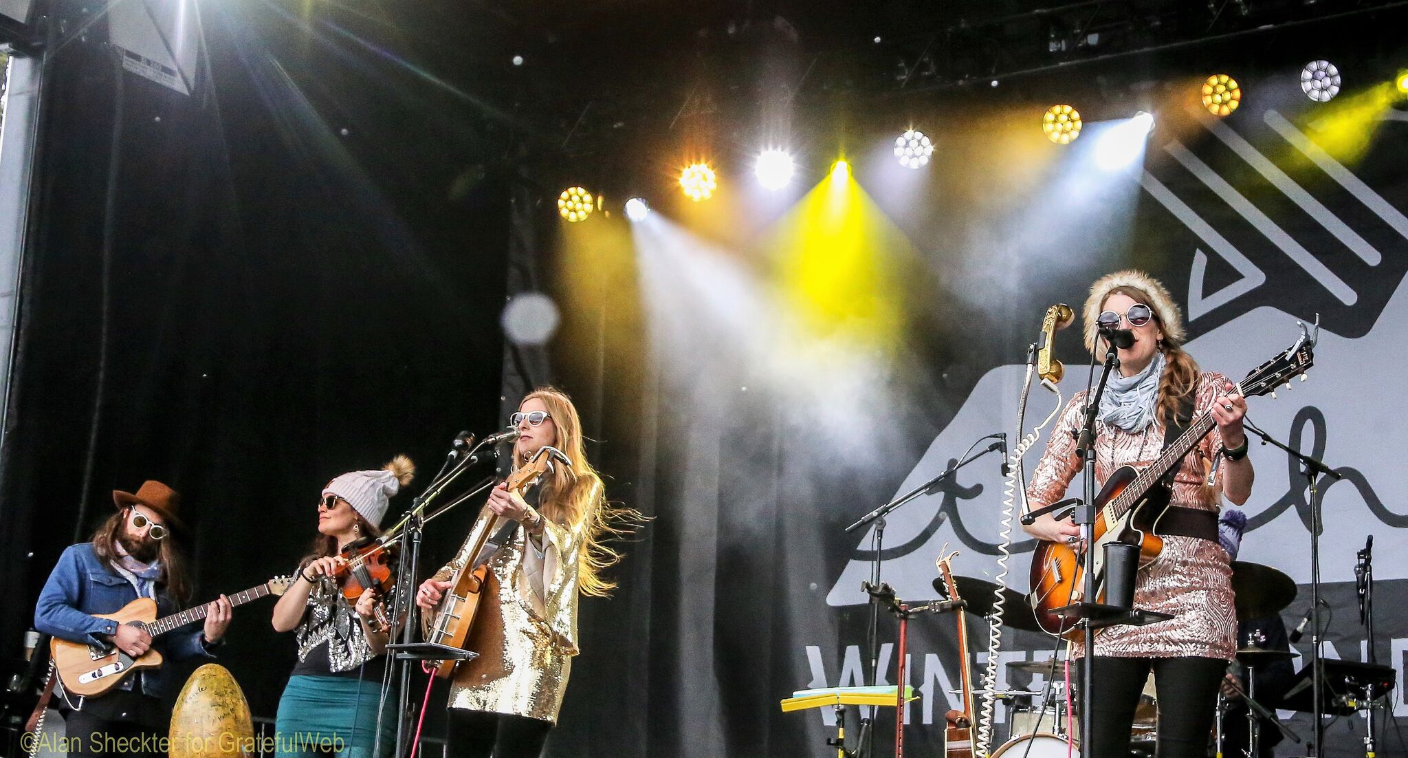 Bridget Law sits in with The Shook Twins | WinterWonderGrassTahoe