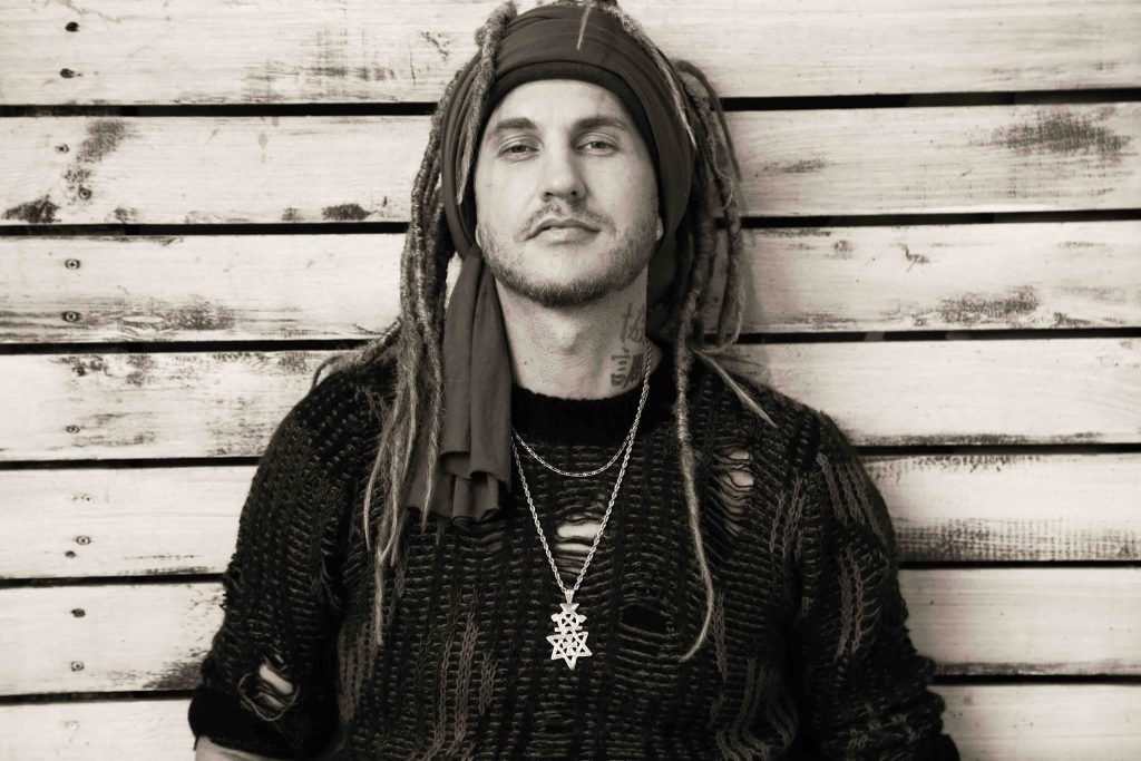 IAKOPO ANNOUNCES UPCOMING ALBUM ‘WAVES’