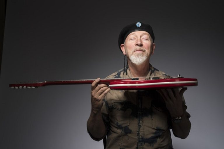 Richard Thompson to play Boulder Theater in February
