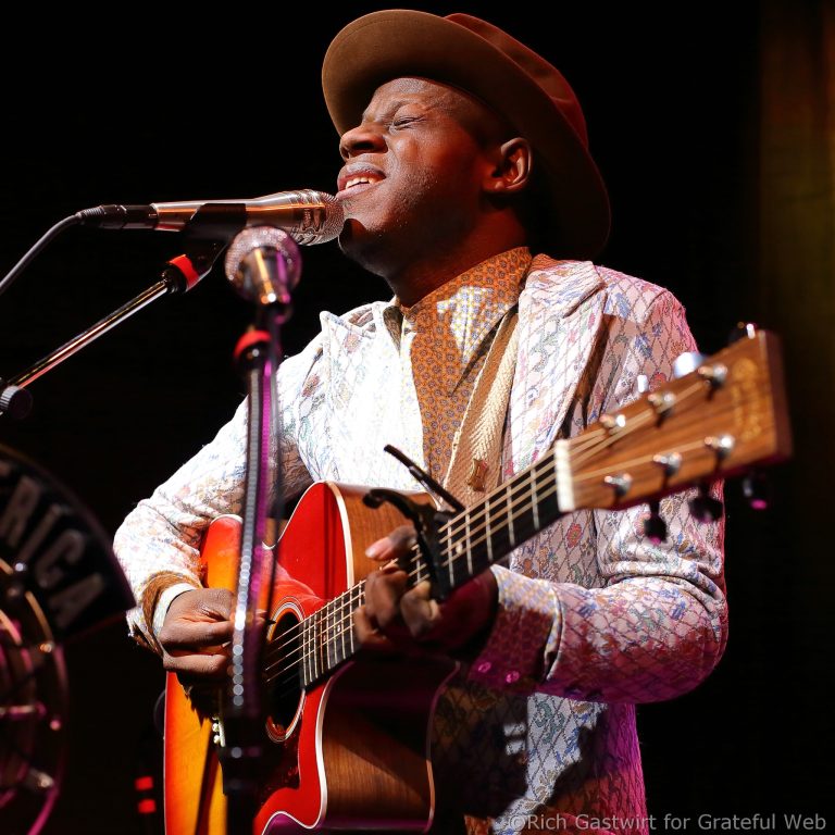 J.S. ONDARA TO JOIN NEIL YOUNG ON TOUR THIS MONTH