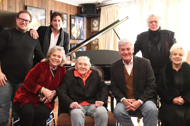 Jerry Lee Lewis Receives Mississippi Country Music Trail Marker, Sings "Touching Home"