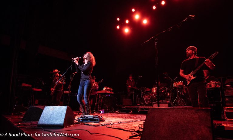 Edie Brickell & New Bohemians’ “Horse’s Mouth” debuts