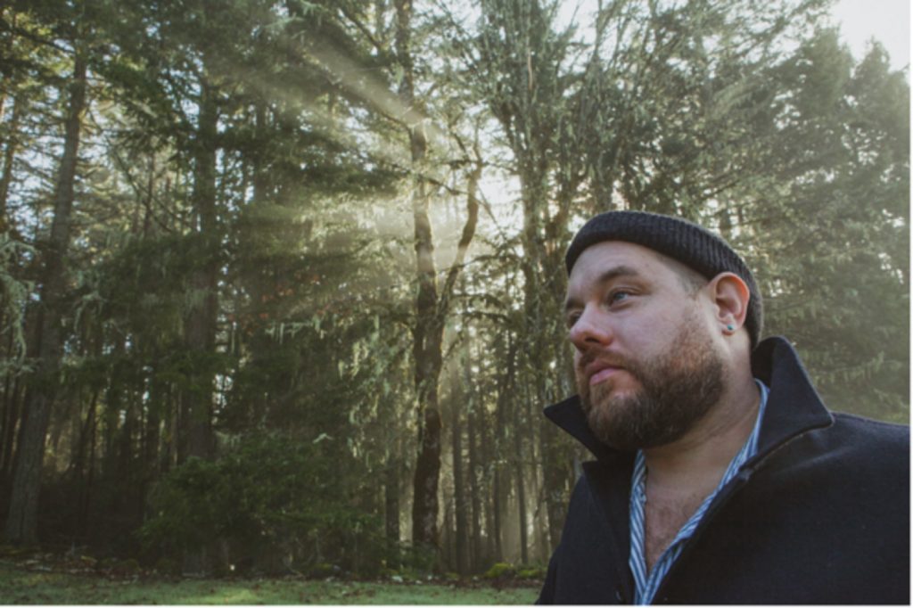 Nathaniel Rateliff releases "It's Not Supposed To Be That Way" as first ever duet with Willie Nelson