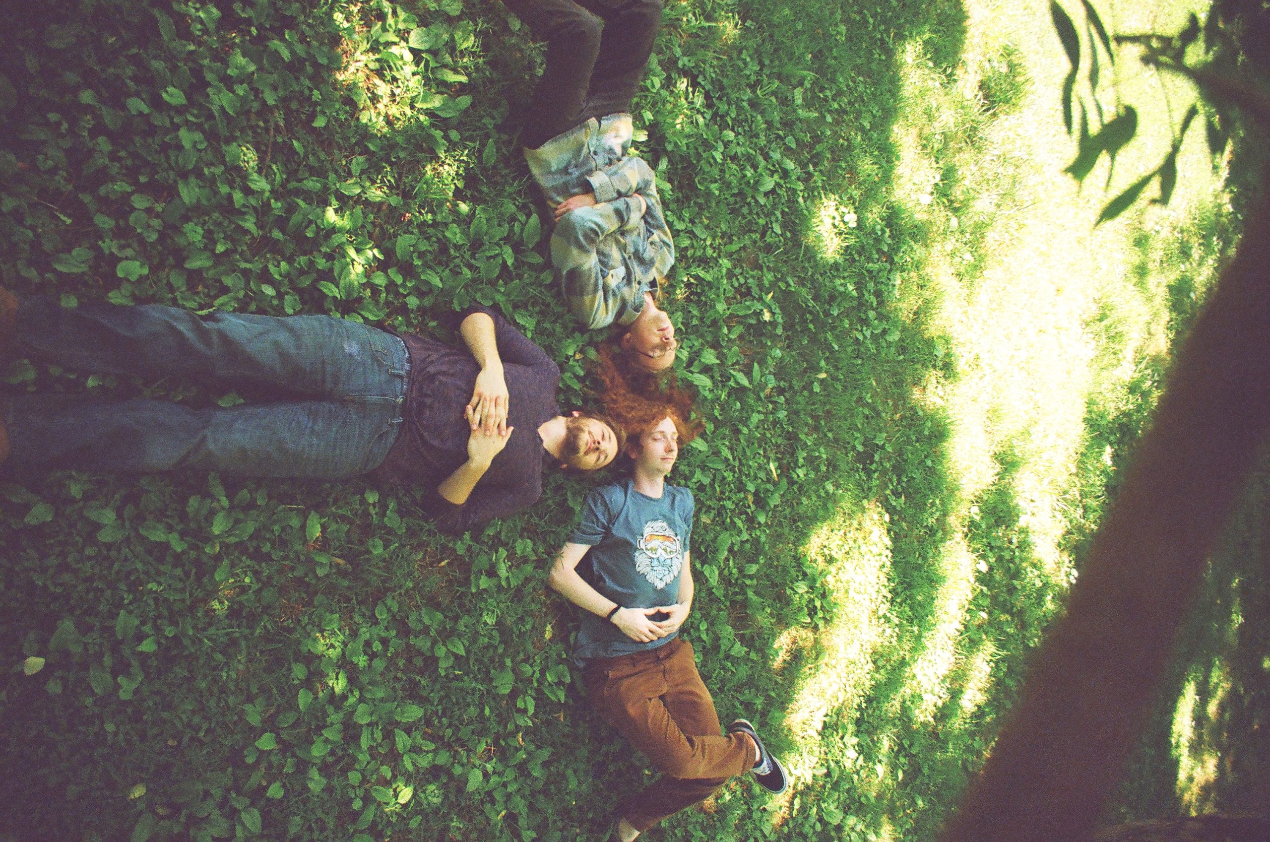 Lua Flora Shows Folk & Reggae Mix With New Single