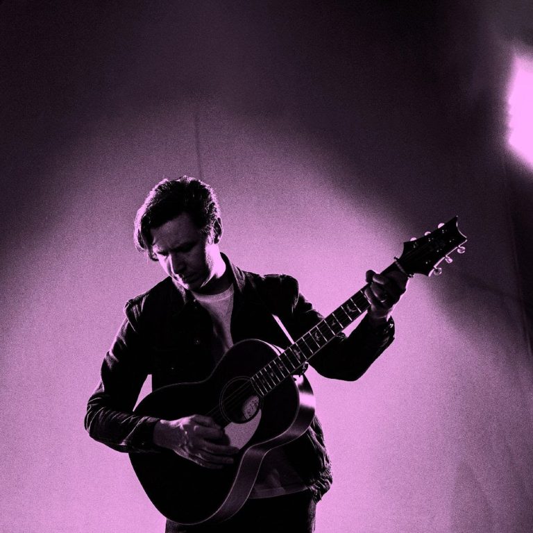 Davy Knowles Releases New Single, "Roll Me"