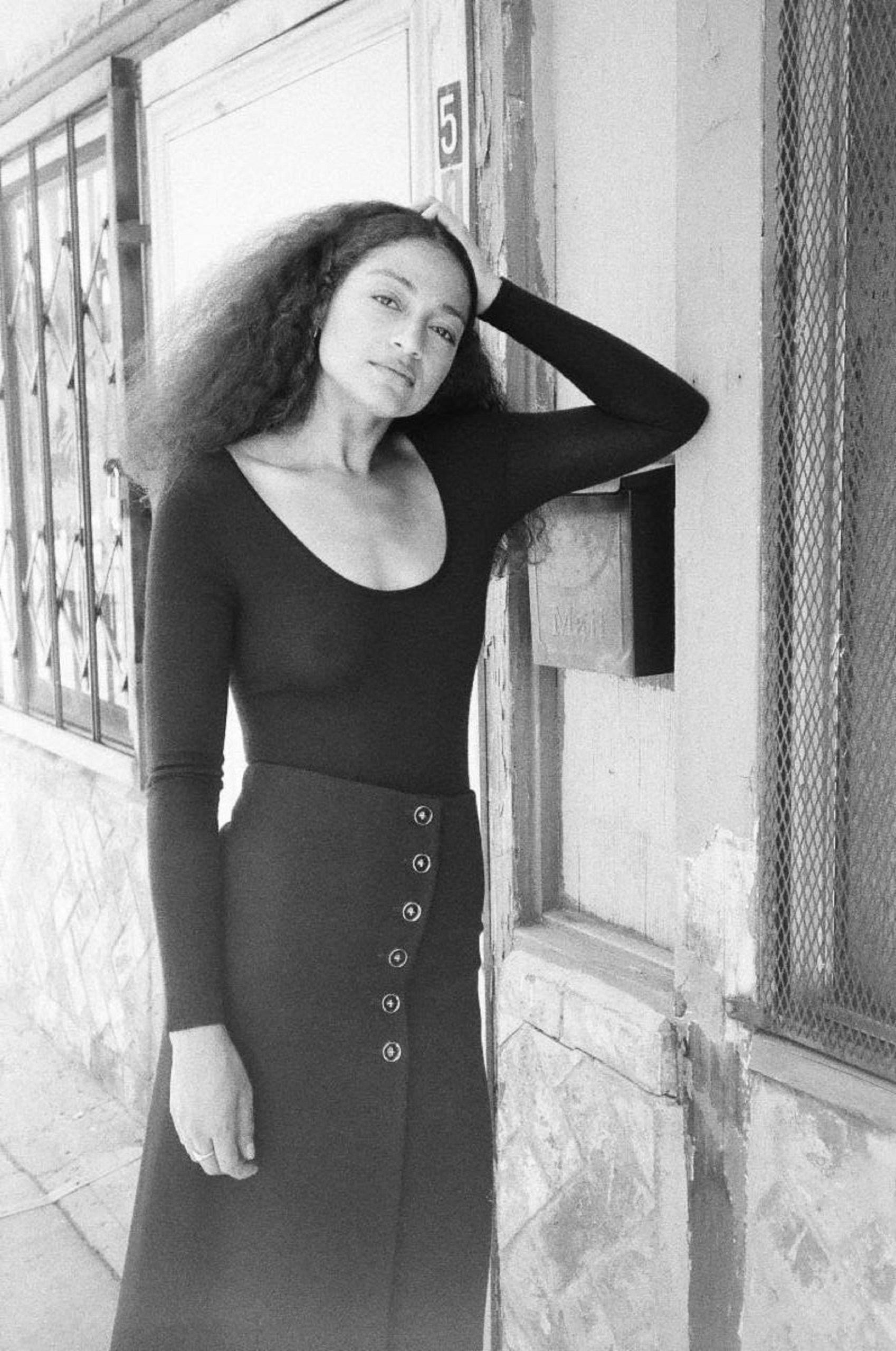 Dana Williams Takes Center Stage in Jazzy & Intimate "Let Me"