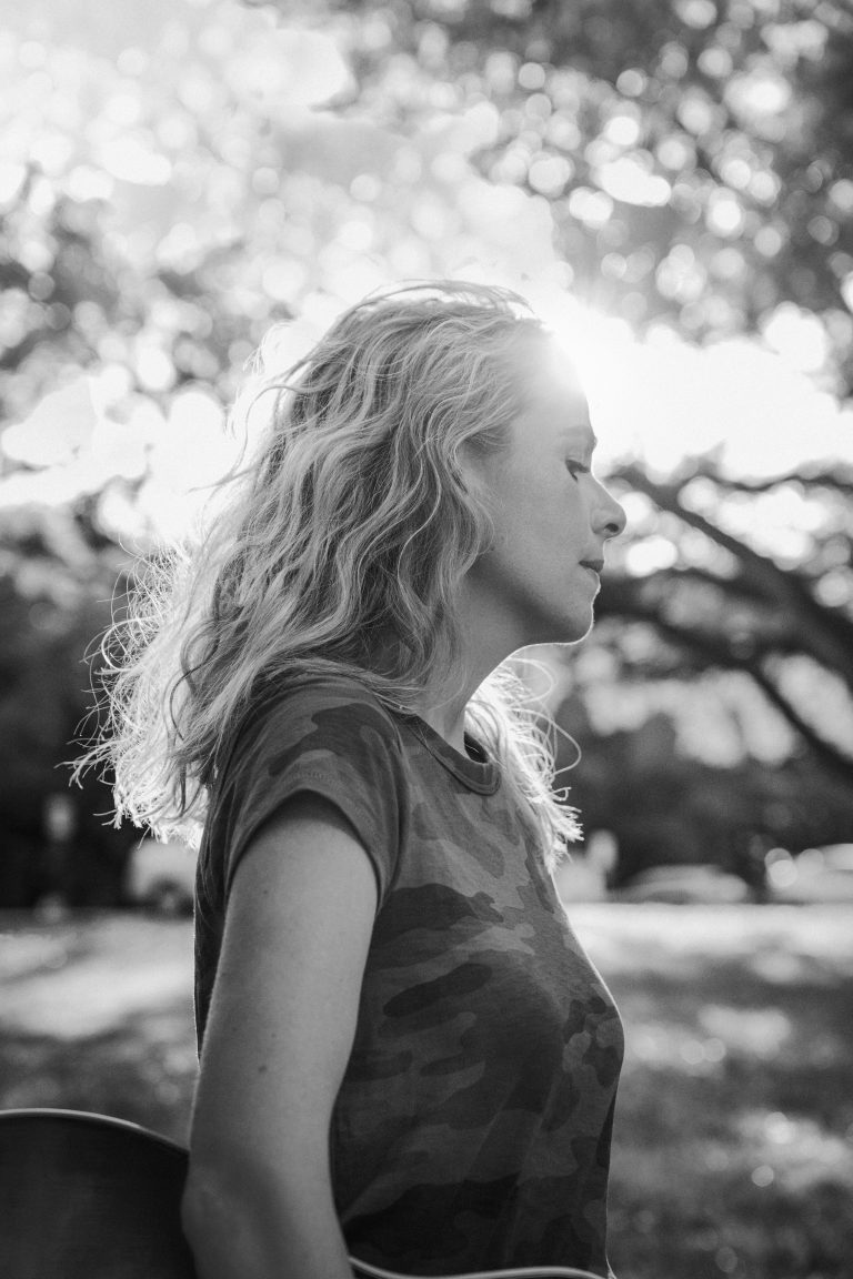 Aoife O’Donovan Performs For NPR Tiny Desk Ahead Of Kennedy Center Joni Mitchell Tribute