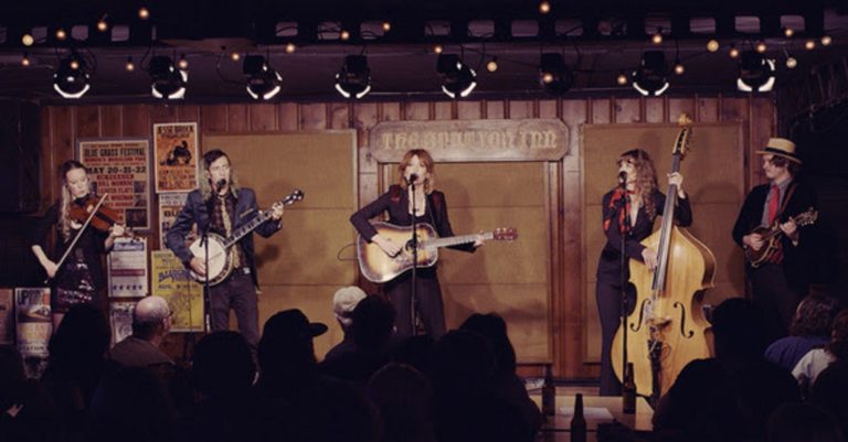 Molly Tuttle debuts new performance video for “San Francisco Blues”