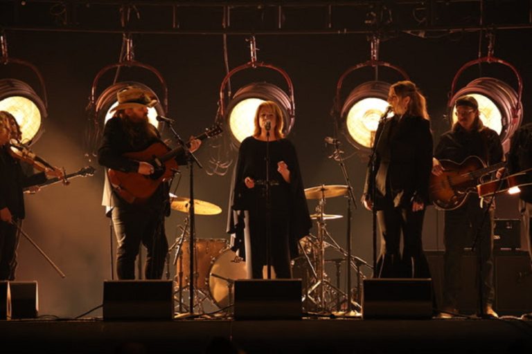 Chris Stapleton wins CMA Male Vocalist of the Year, sets record for most wins ever in the category