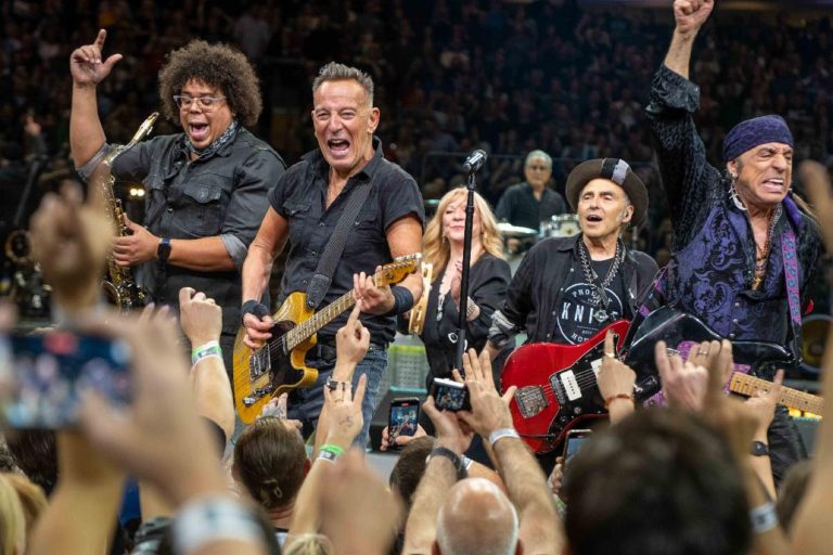 Bruce Springsteen and The E Street Band Wrap First U.S. Run In Seven Years With New Jersey Homecoming