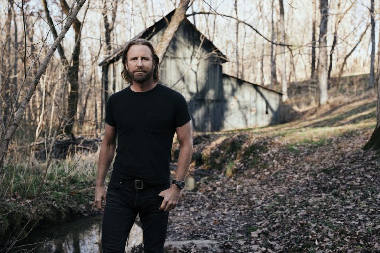 DIERKS BENTLEY SEEKS “SOMETHING REAL” WITH EARNEST NEW SINGLE