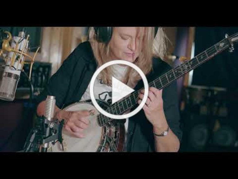 ALISON BROWN AND SIERRA HULL’S INSTRUMENTS DUEL ON CHAMBER-GRASS DUET “SWEET SIXTEENTHS"