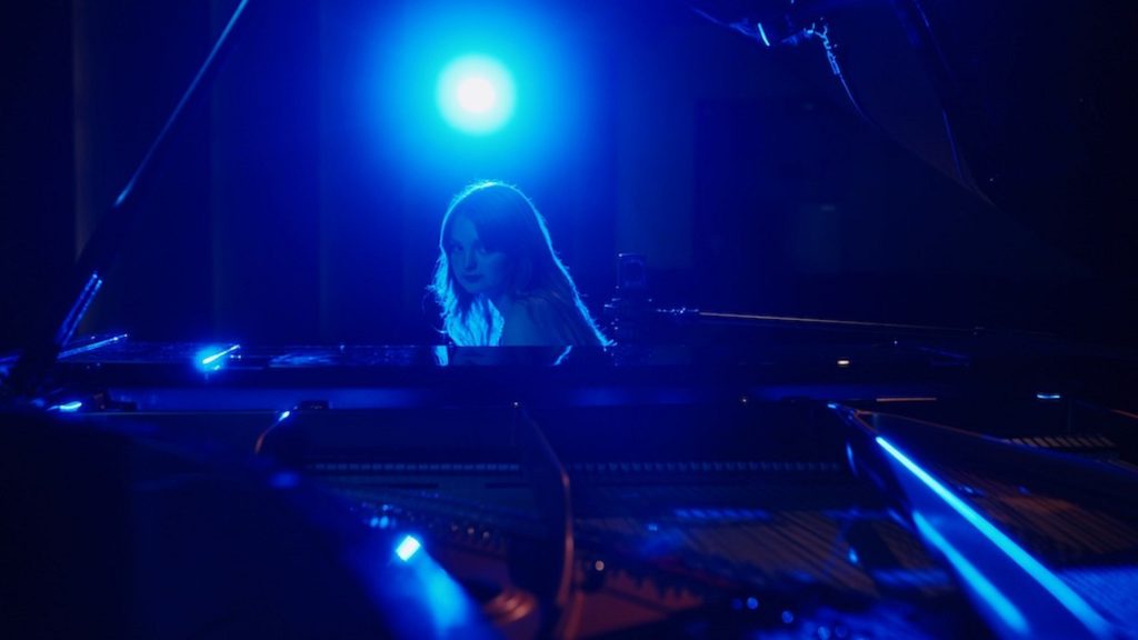 Colorado-based singer/songwriter Riley Max releases new album