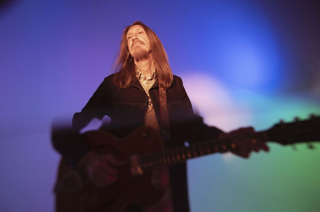 Oliver Wood Announces 'Fat Cat Silhouette' – First Single "Light and Sweet" Out Now