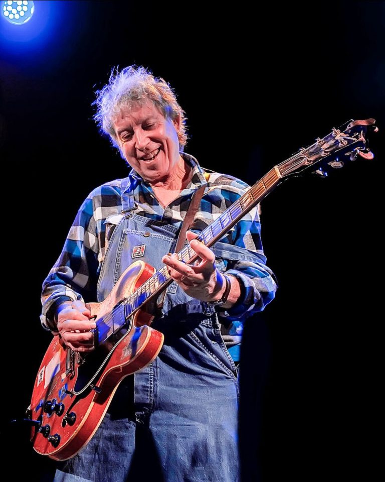 Elvin Bishop Joins Bob Dylan On Stage In Mountain View, CA