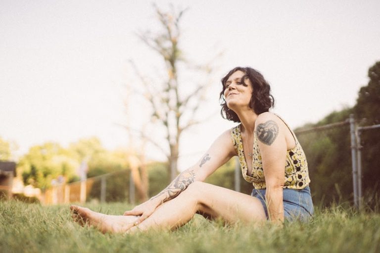 Lilly Hiatt Returns with "Forever" January 31 – Releases "Thoughts" Today