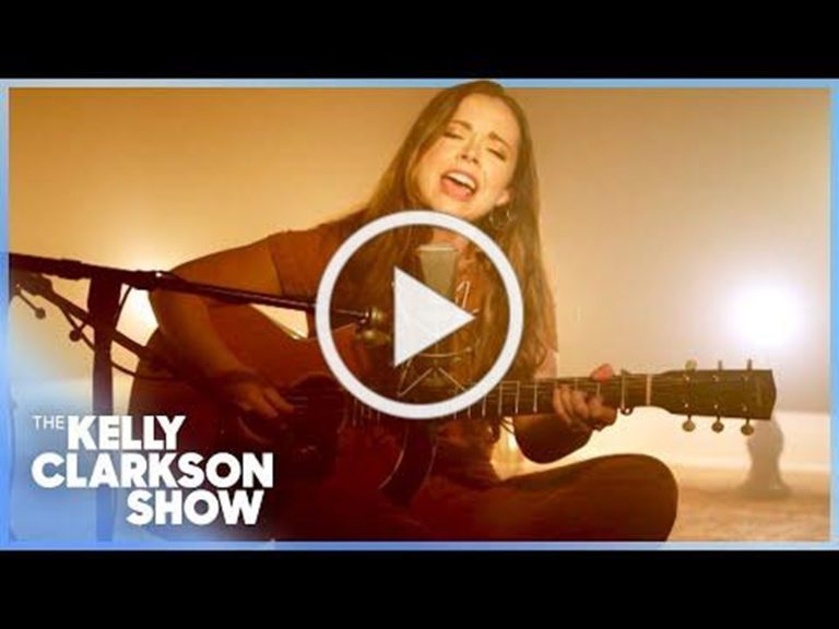 Sierra Hull Performs “Spitfire” on The Kelly Clarkson Show