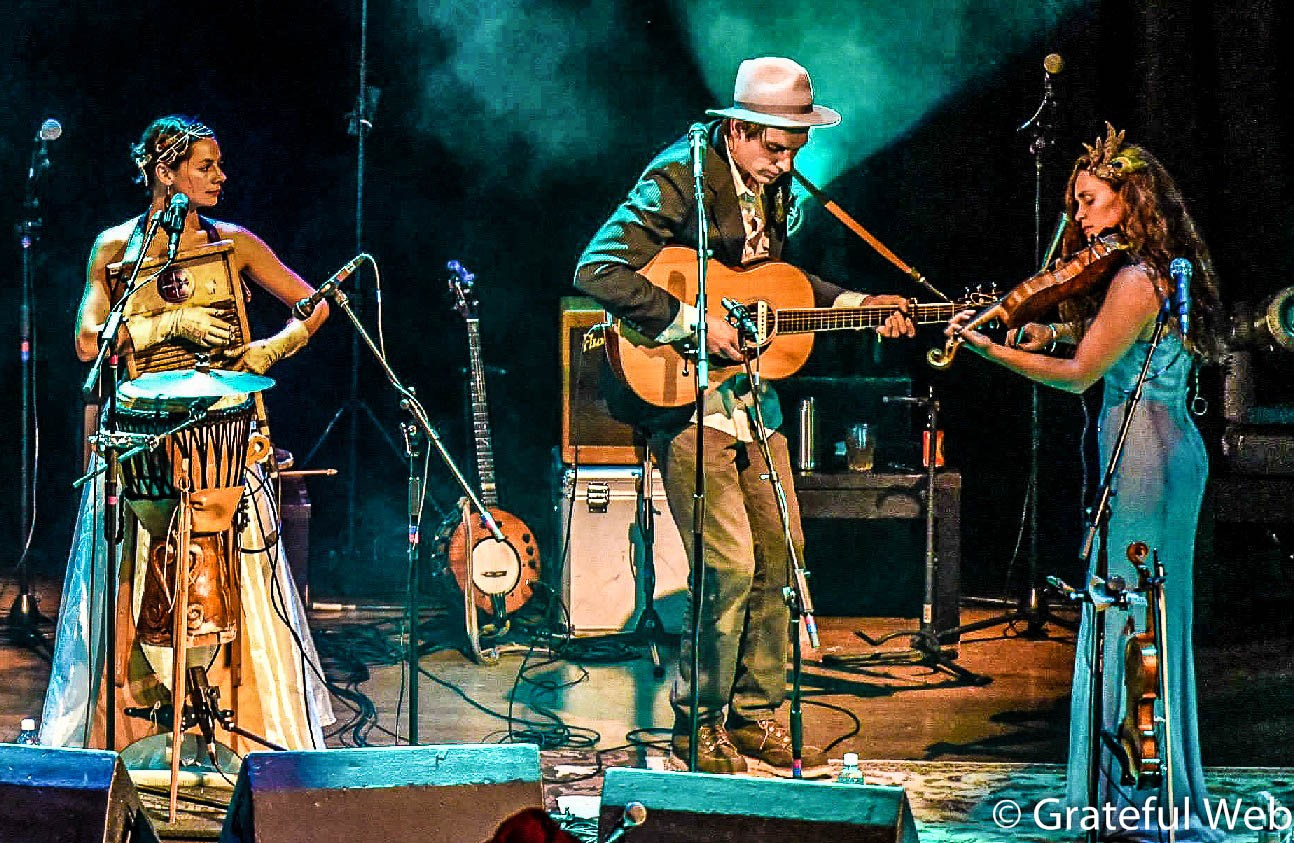 Bonnie Paine, Daniel Rodriguez & Bridget Law | Elephant Revival