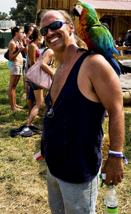 chillin with his parrot @ Roo