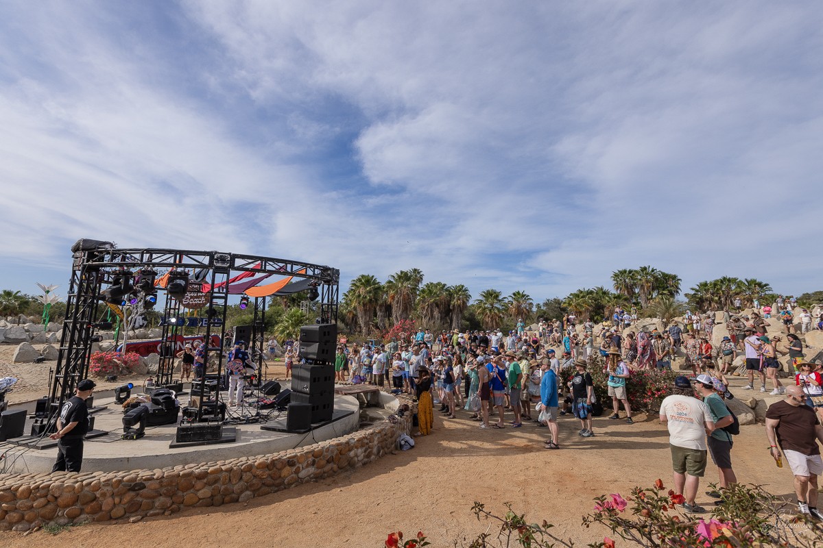 The Round Rocks Stage | Viva El Gonzo