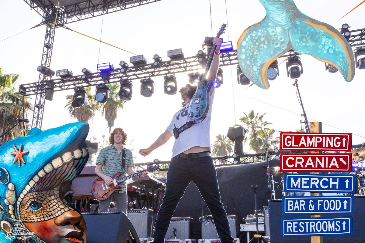 Pigeons Playing Ping Pong flanked by art from the festival | Viva El Gonzo