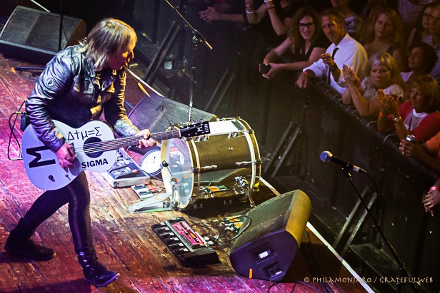 Mike Peters engaged with the fans