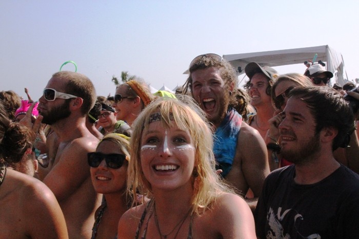 fans at Hangout Festival | Gulf Shores, Alabama | photos by Dave Papuga
