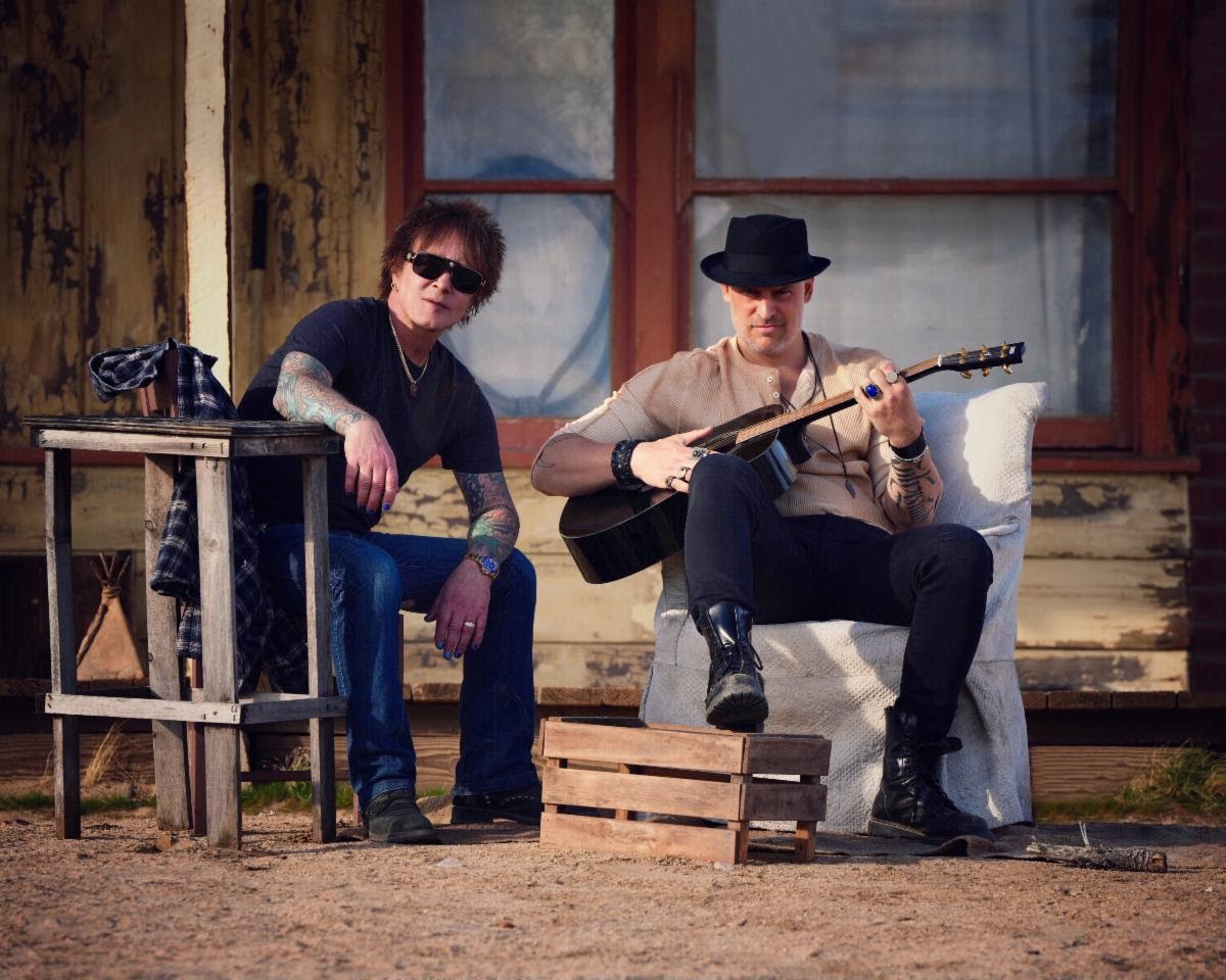 L-R: Billy Morrison, Joe Manganiello on set of the “It’s Come To This” video. Photo credit: Jane Stuart @JaneStuartPhotos