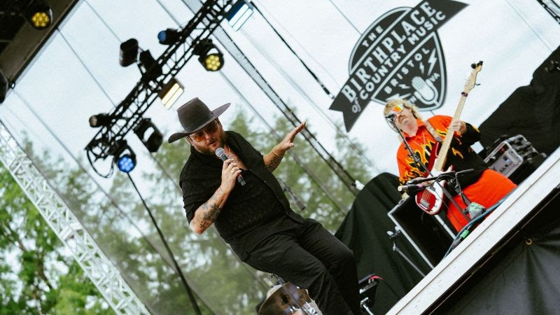Texas native Paul Cauthen exudes alt-country swagger at In the Pines © Birthplace of Country Music, photographer: Aubrey Wise