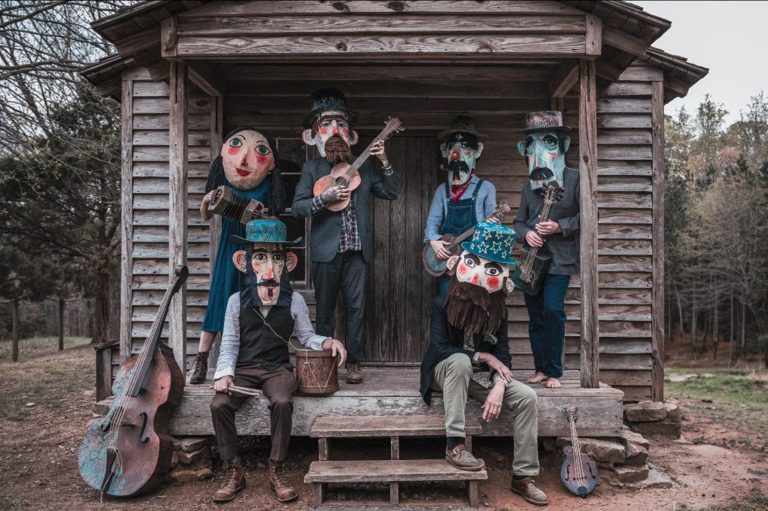 Del Roscoe Sounds the Alarm with Haunting New Single “Black Hats”