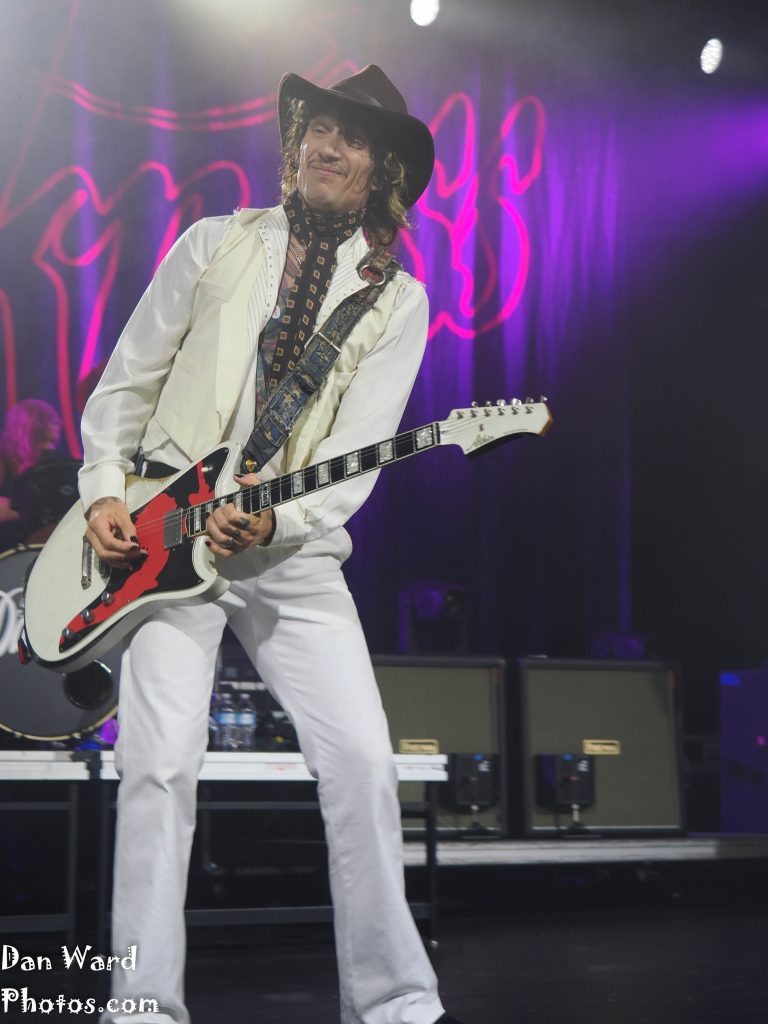 Justin Hawkins Leads The Darkness Through a Wild Night at the Murat