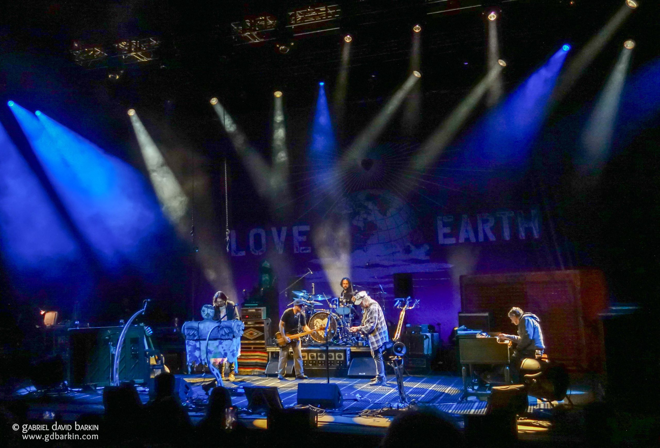 Neil Young & The Chrome Hearts