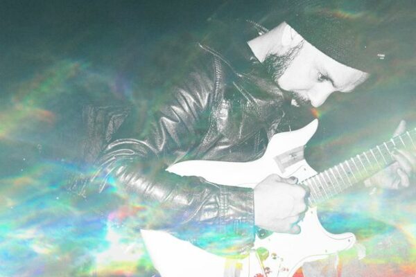 Tom Hamilton announces debut solo album, first single ‘Don’t Give Up On Me’ out now