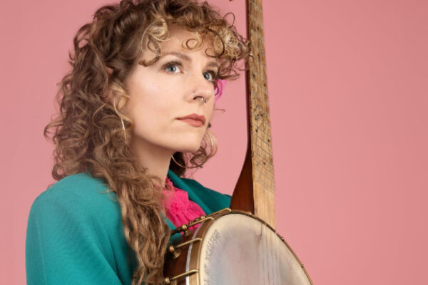 Meredith Moon Shares Live “Poseidon” Performance in Final Americanafest Session