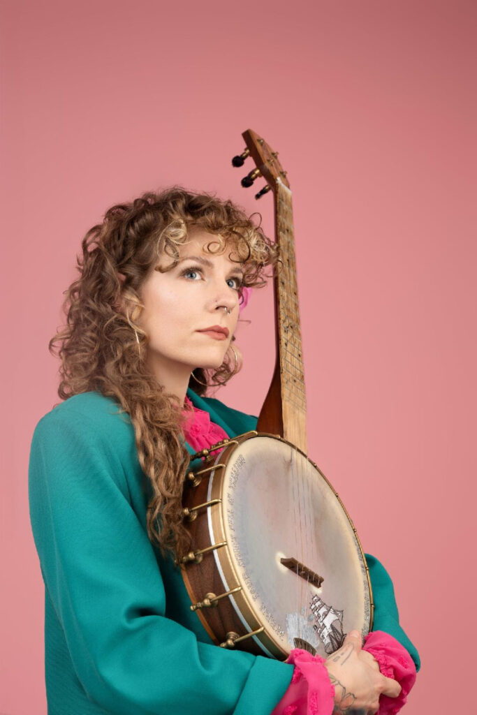 Meredith Moon Shares Live “Poseidon” Performance in Final Americanafest Session